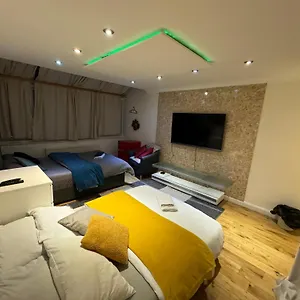Cozy Near Pensión