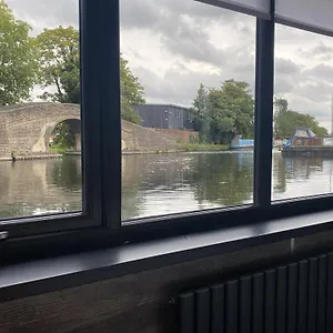 4* Herberg The Watersedge, Canal